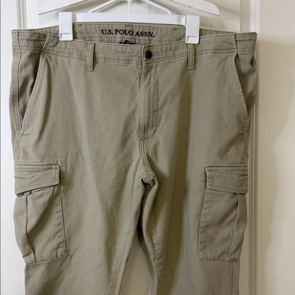 U.S. Polo Assn. Men's Beige Cargo Pants - Picture 3 of 6